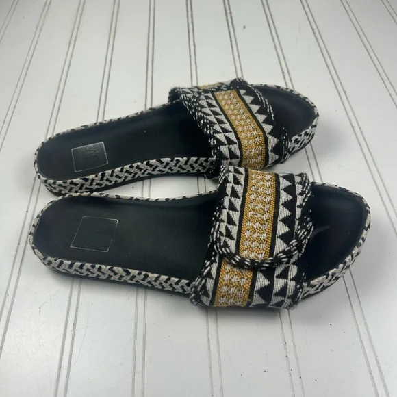 Dolce Vita Tribal Print Slide Sandals Women’s Size 7.5 - Picture 3 of 8